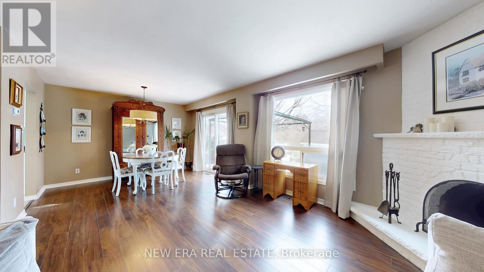 3103 Autumn Hill Crescent, Burlington, ON - Indoor With Fireplace