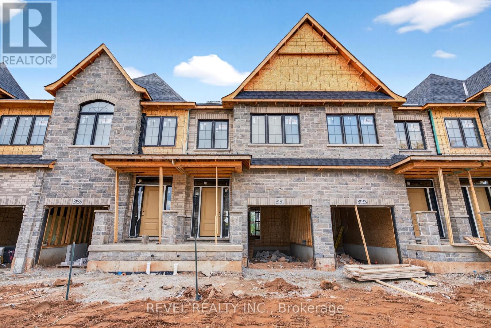 9 - 600 Maplehill Drive, Burlington, ON - Outdoor With Facade