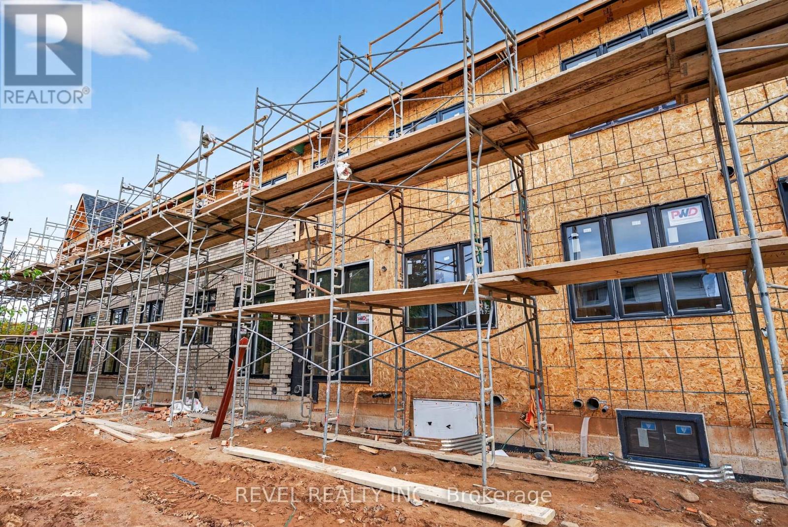 9 - 600 Maplehill Drive, Burlington, ON - Outdoor