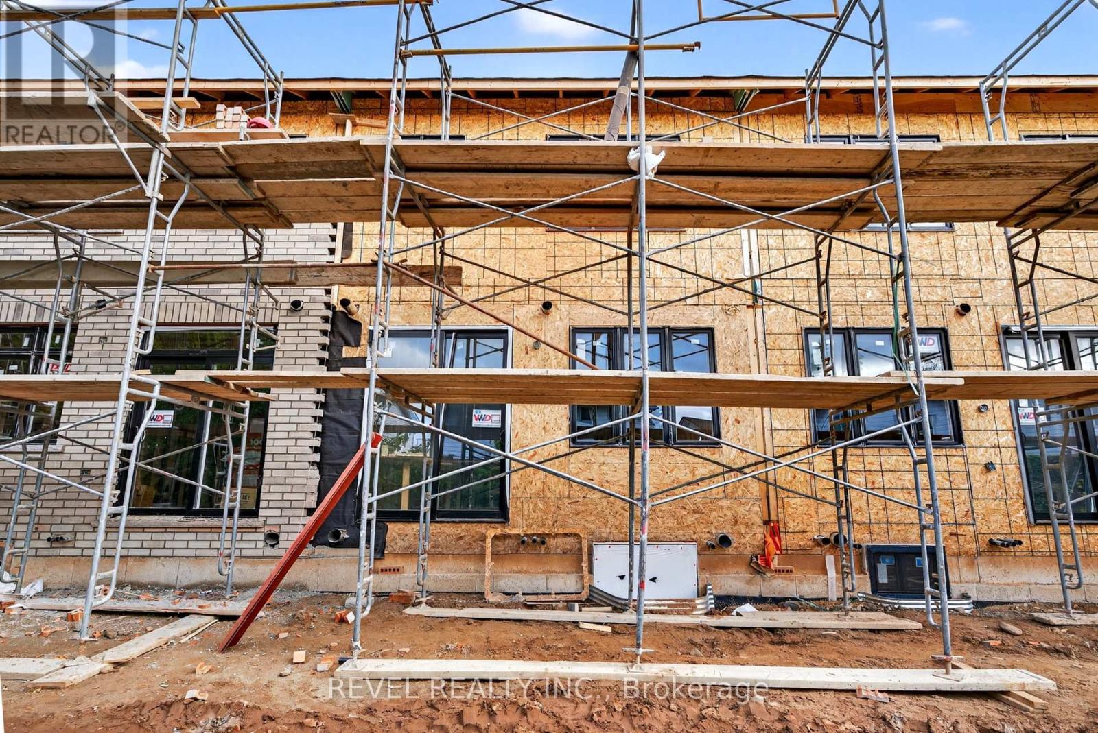 9 - 600 Maplehill Drive, Burlington, ON - Outdoor