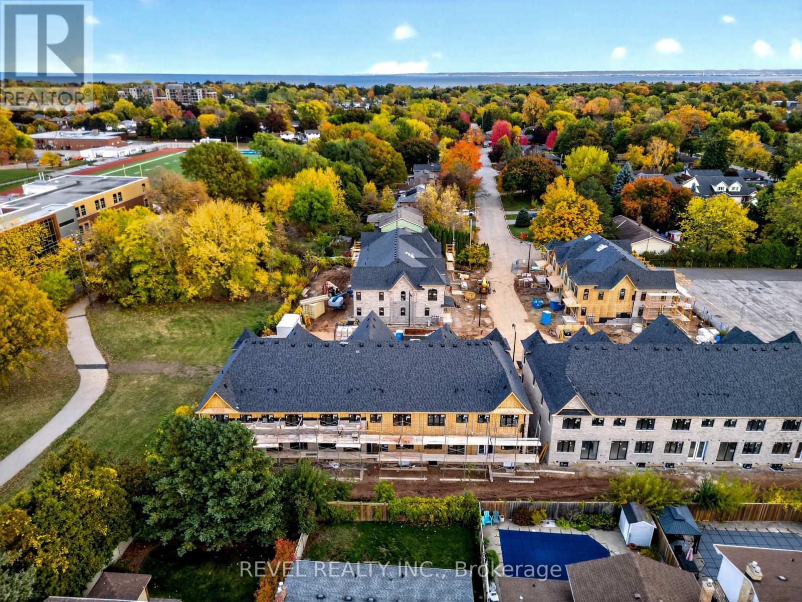 9 - 600 Maplehill Drive, Burlington, ON - Outdoor With View