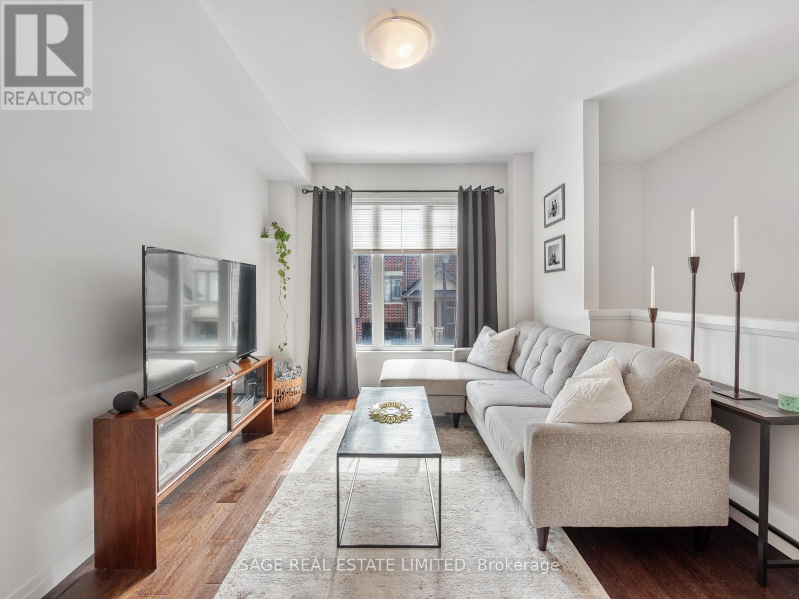 4 Could Lane, Hamilton, ON - Indoor Photo Showing Living Room