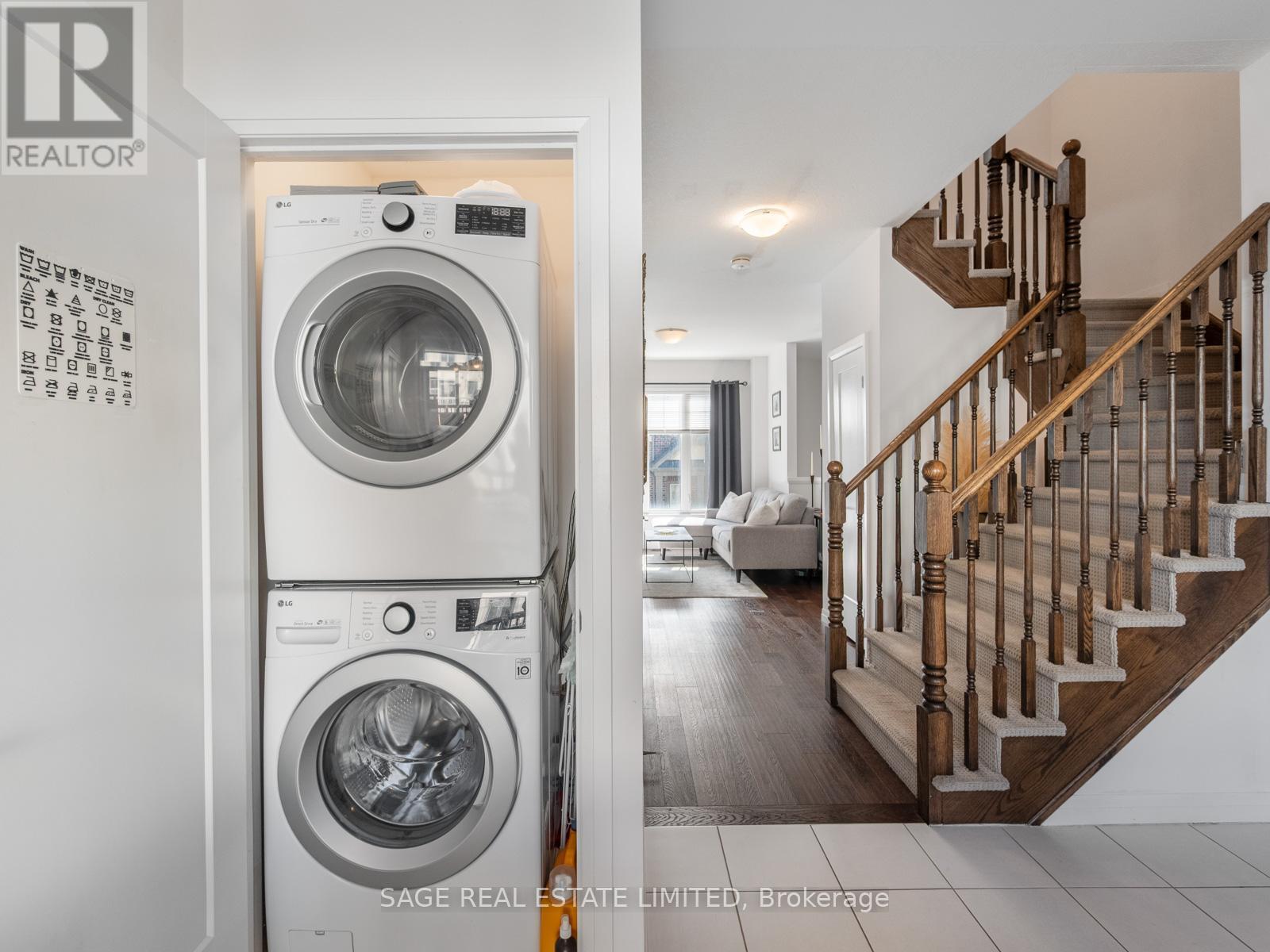 4 Could Lane, Hamilton, ON - Indoor Photo Showing Laundry Room