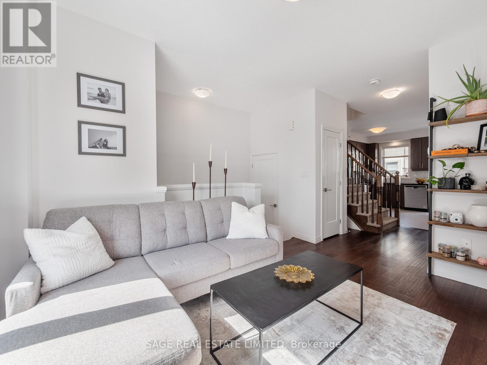 4 Could Lane, Hamilton, ON - Indoor Photo Showing Living Room