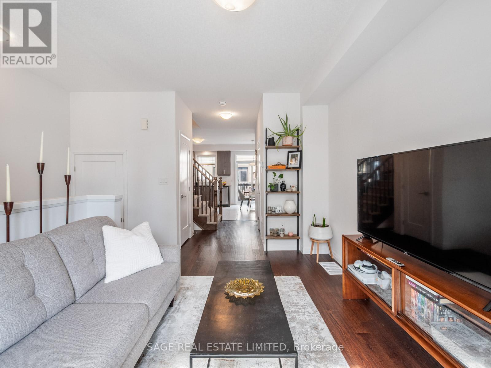 4 Could Lane, Hamilton, ON - Indoor Photo Showing Living Room