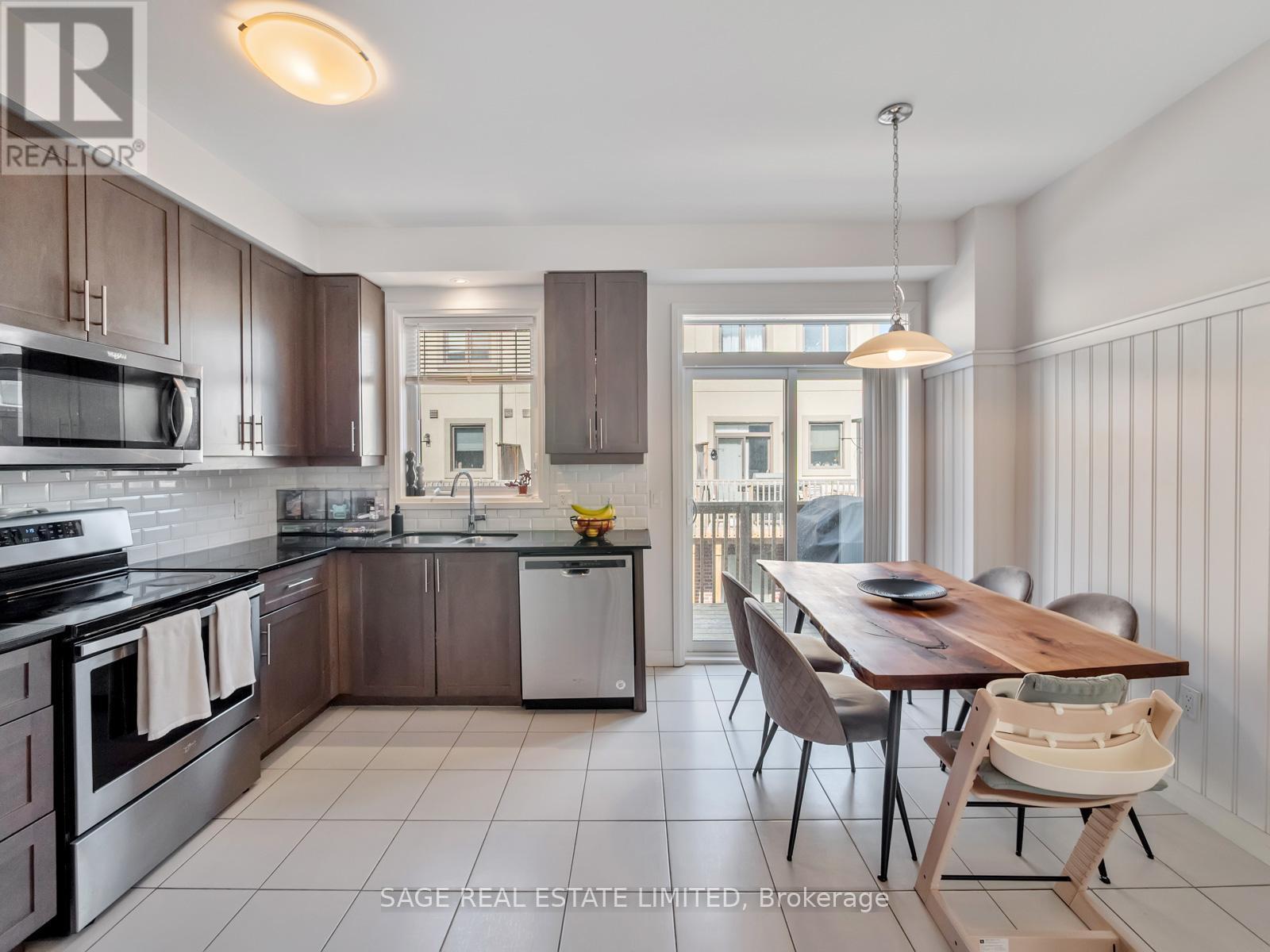 4 Could Lane, Hamilton, ON - Indoor Photo Showing Kitchen