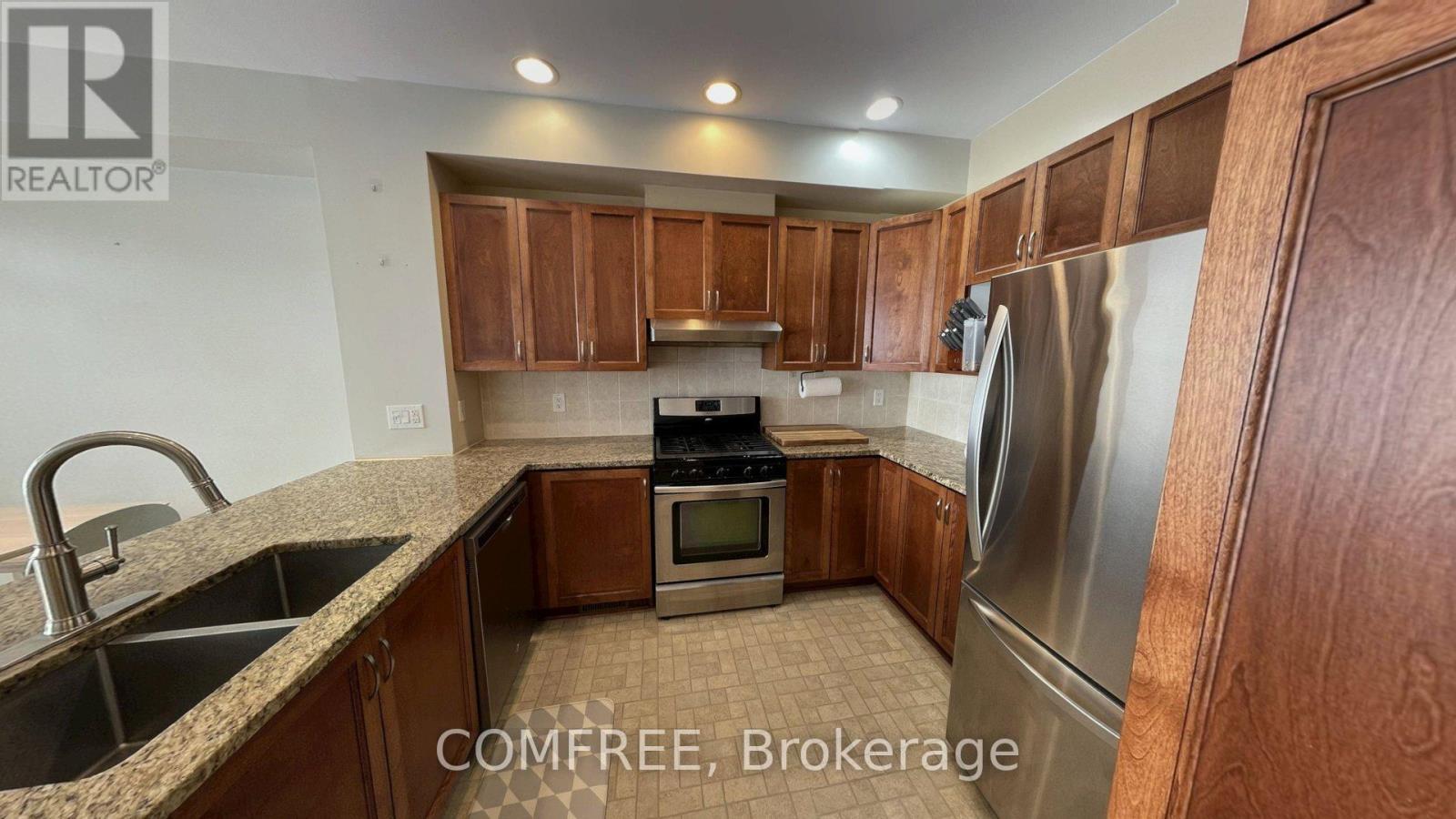 294 Waymark Crescent, Ottawa, ON - Indoor Photo Showing Kitchen With Double Sink