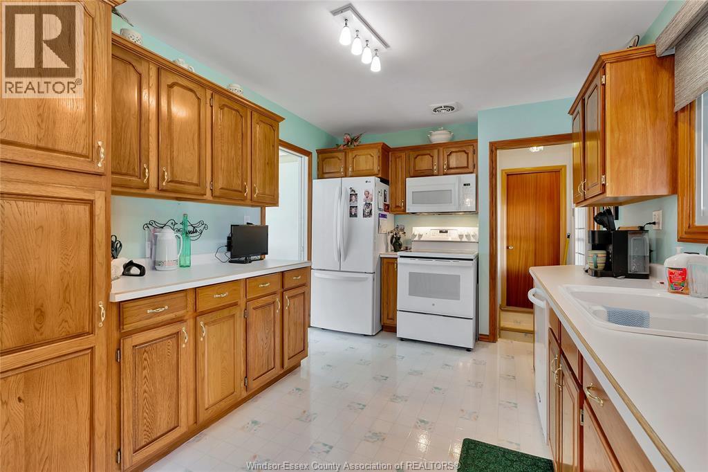 1640 St. Gabriel, Windsor, ON - Indoor Photo Showing Kitchen