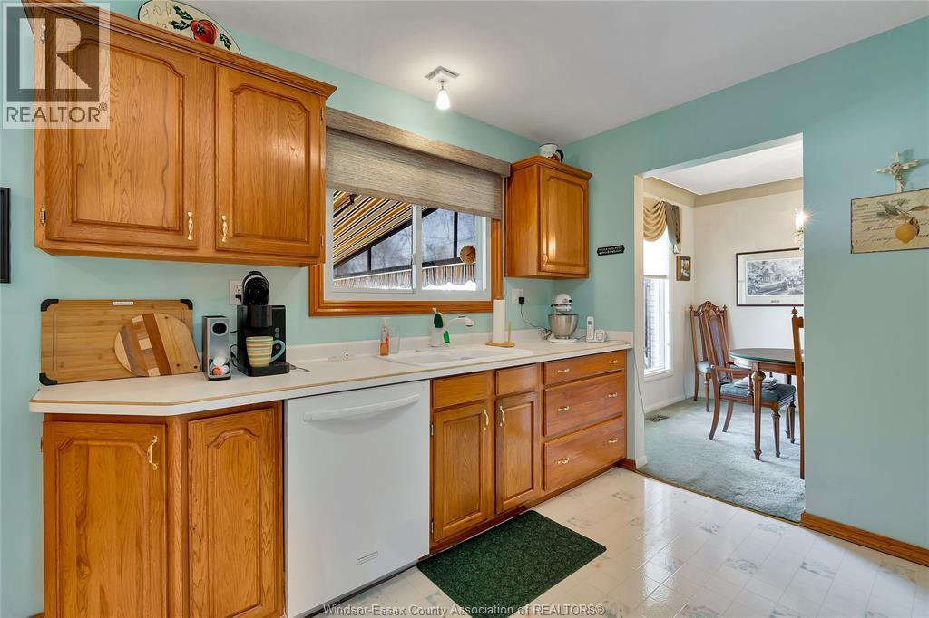 1640 St. Gabriel, Windsor, ON - Indoor Photo Showing Kitchen