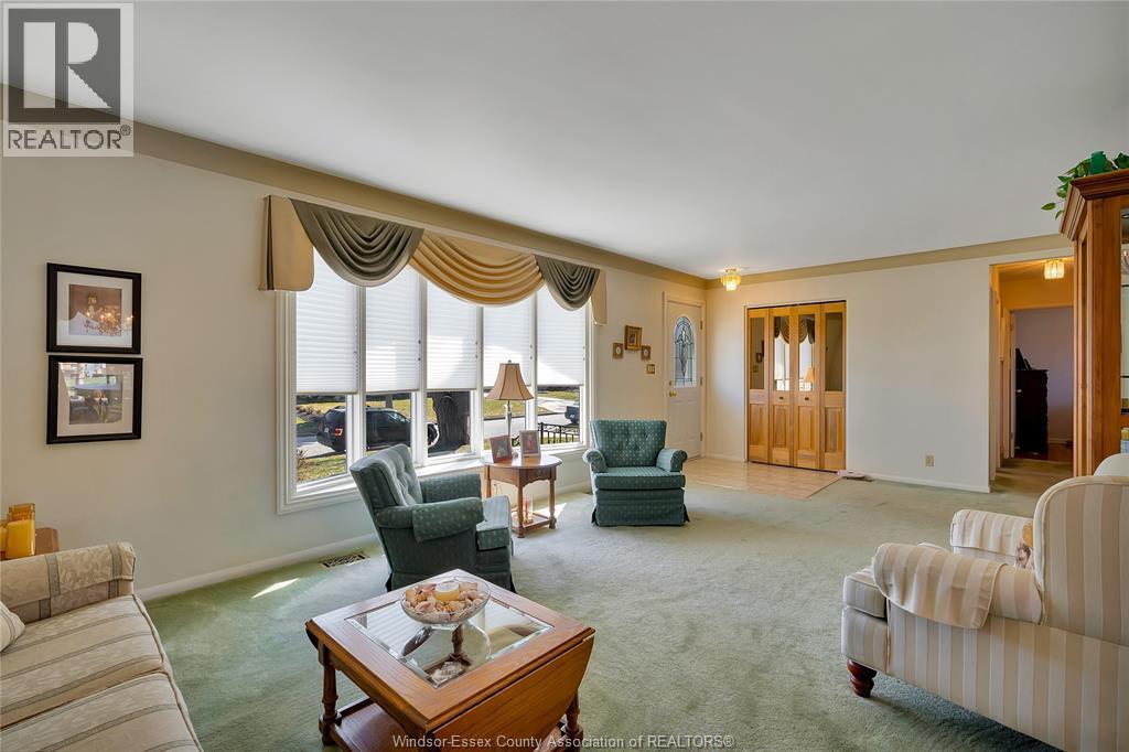 1640 St. Gabriel, Windsor, ON - Indoor Photo Showing Living Room
