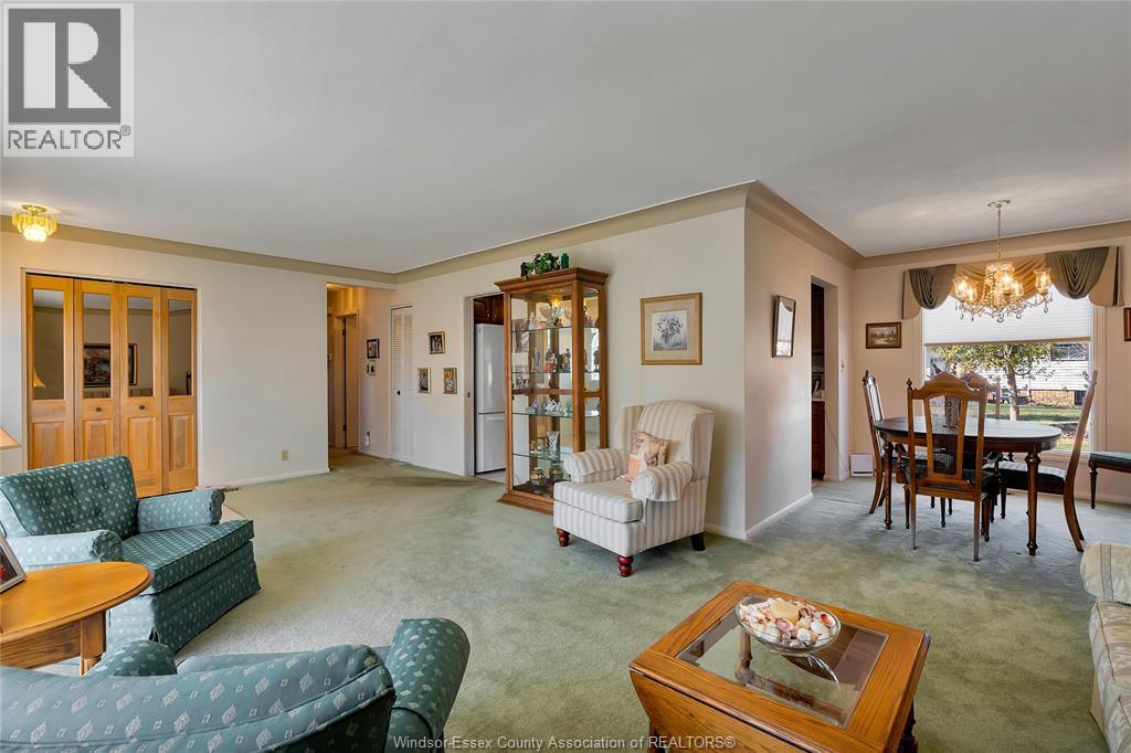 1640 St. Gabriel, Windsor, ON - Indoor Photo Showing Living Room