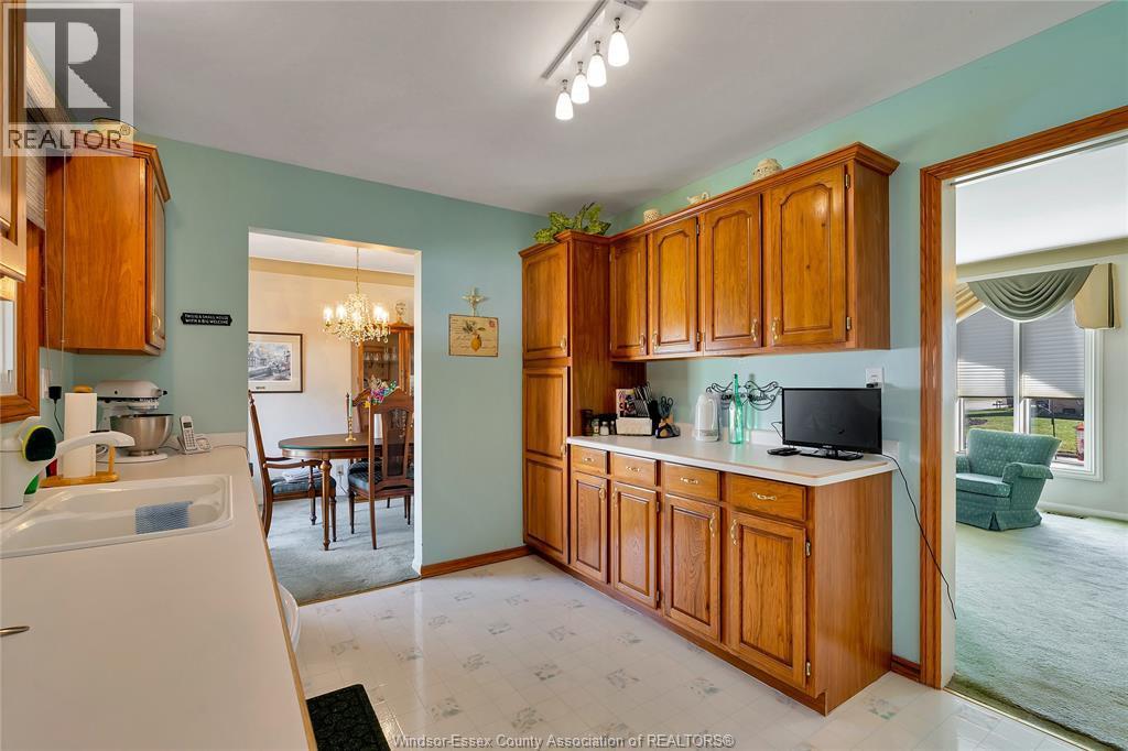 1640 St. Gabriel, Windsor, ON - Indoor Photo Showing Kitchen