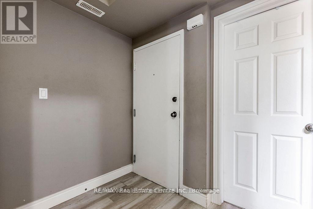 8B - 38 Howe Drive, Kitchener, ON - Indoor Photo Showing Other Room