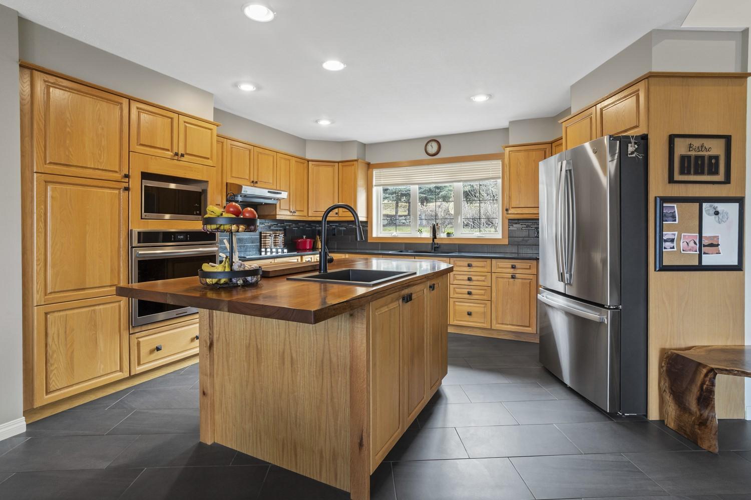 5253 Elsie Holmes Road, Wynndel, BC - Indoor Photo Showing Kitchen