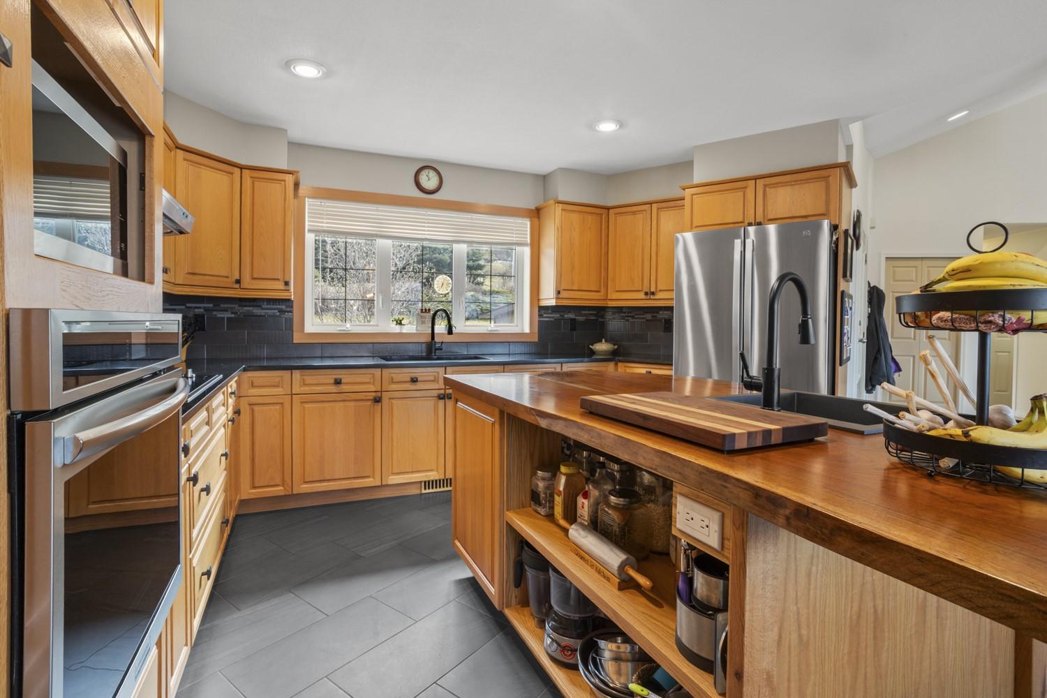 5253 Elsie Holmes Road, Wynndel, BC - Indoor Photo Showing Kitchen With Stainless Steel Kitchen