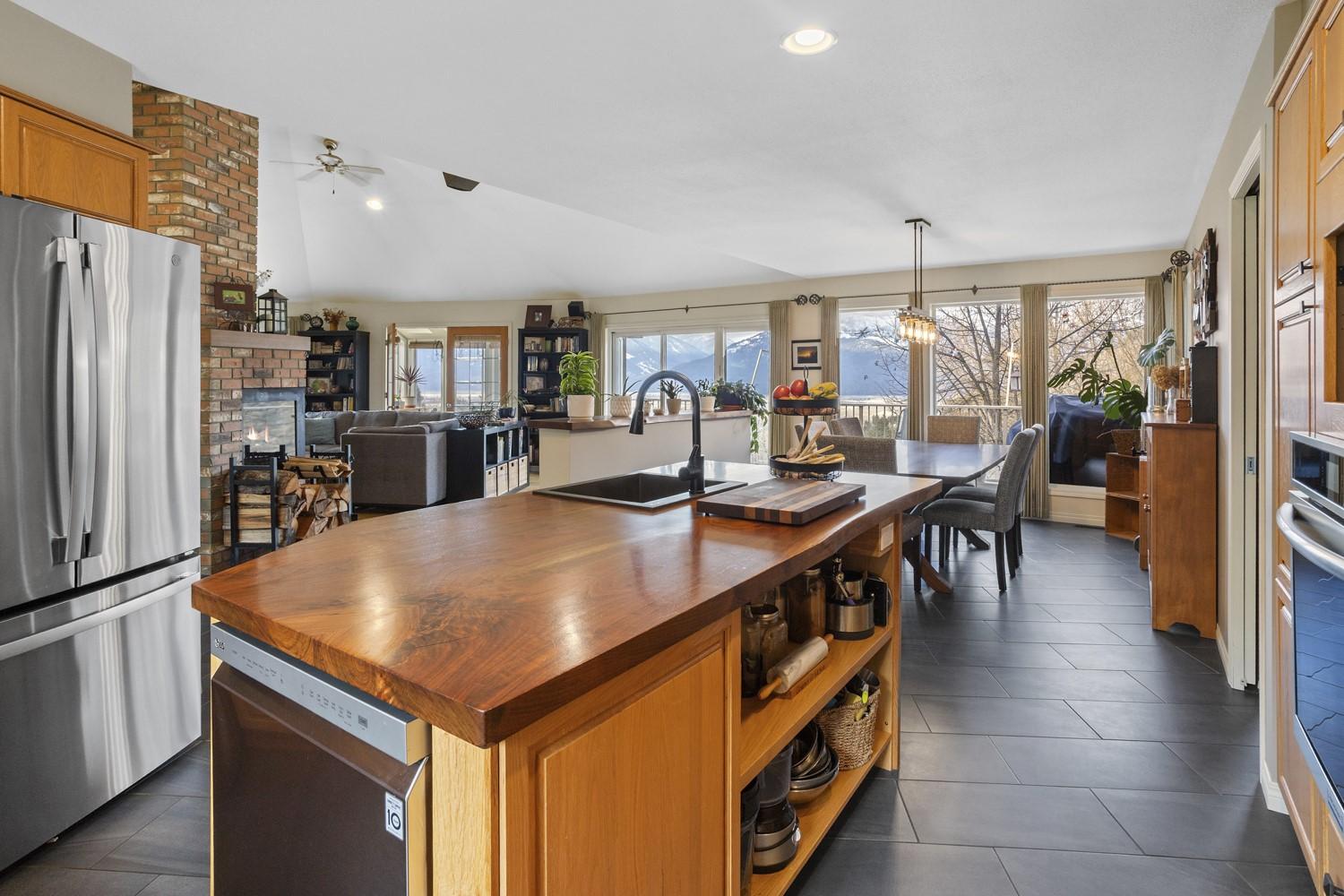 5253 Elsie Holmes Road, Wynndel, BC - Indoor Photo Showing Kitchen With Stainless Steel Kitchen