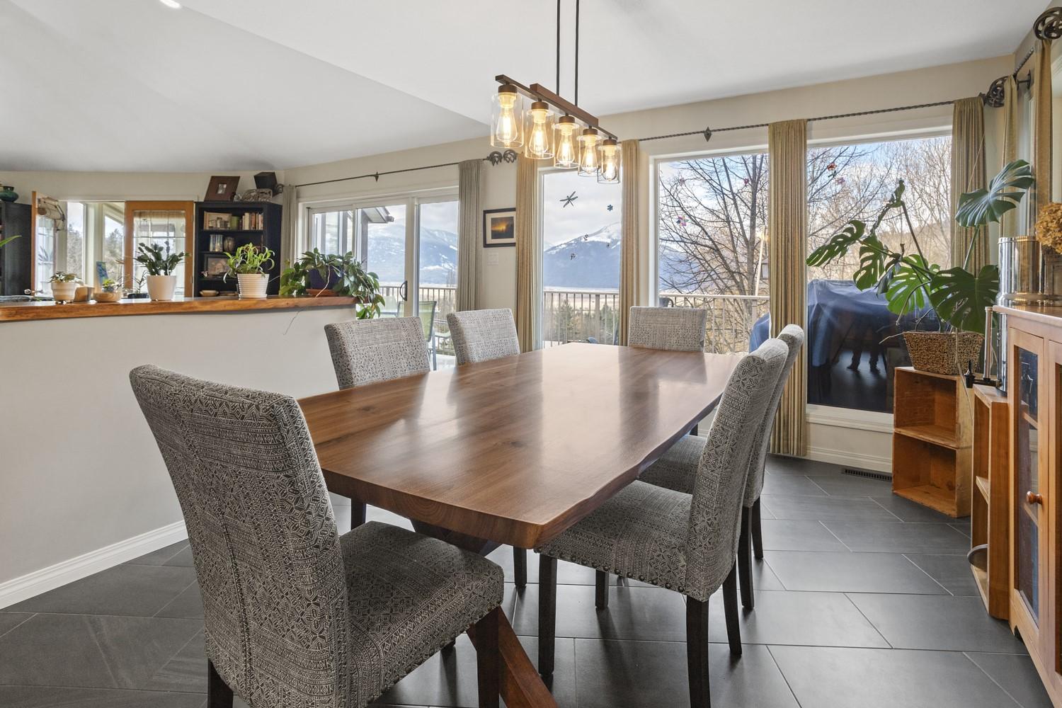 5253 Elsie Holmes Road, Wynndel, BC - Indoor Photo Showing Dining Room