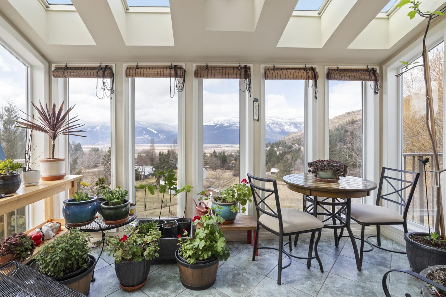 5253 Elsie Holmes Road, Wynndel, BC - Indoor