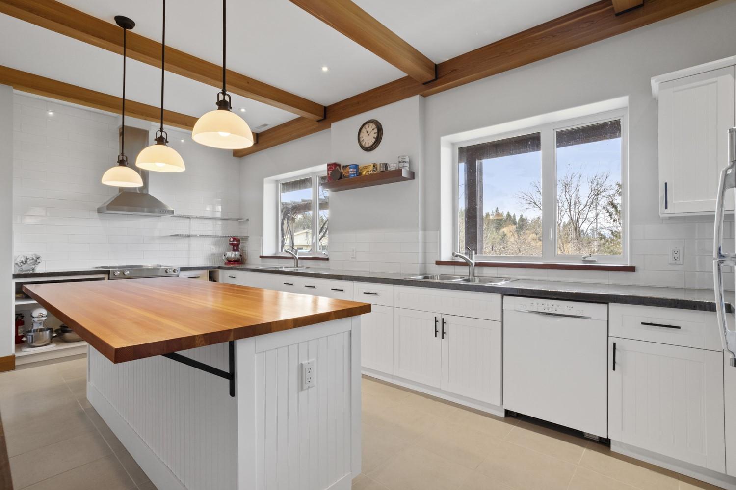 5253 Elsie Holmes Road, Wynndel, BC - Indoor