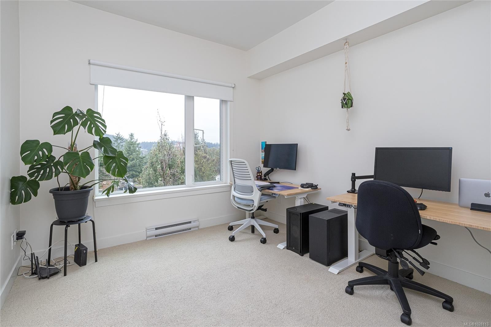 308-286 Wilfert Rd, View Royal, BC - Indoor Photo Showing Office