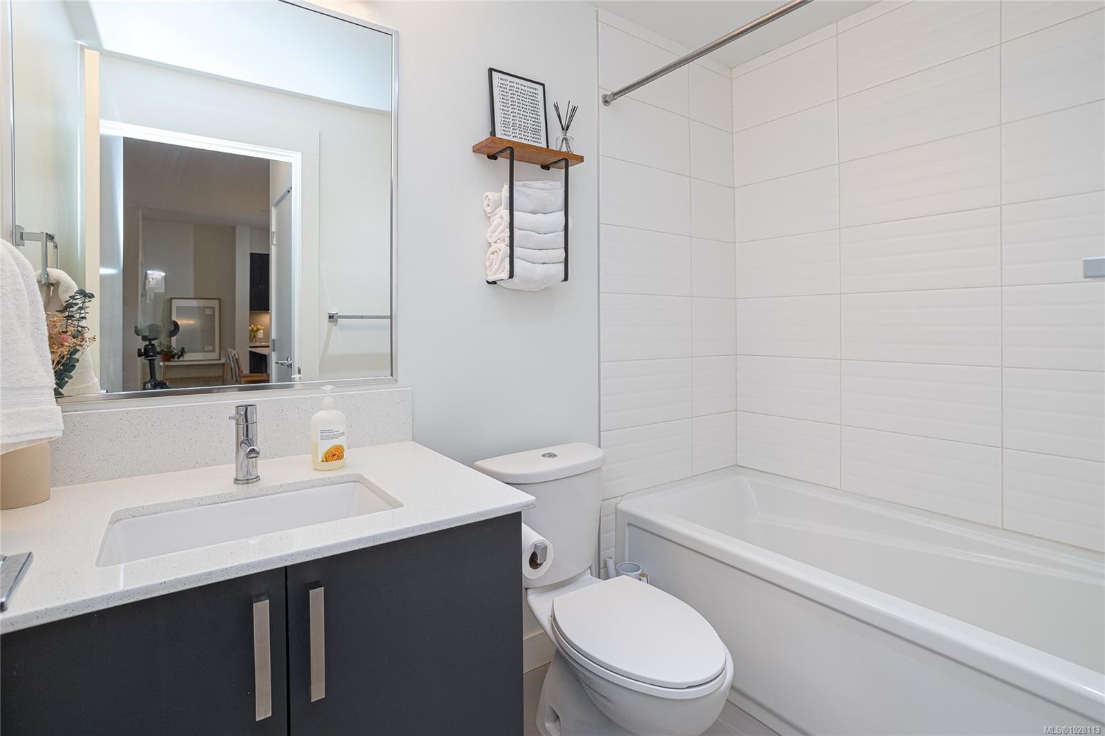 308-286 Wilfert Rd, View Royal, BC - Indoor Photo Showing Bathroom