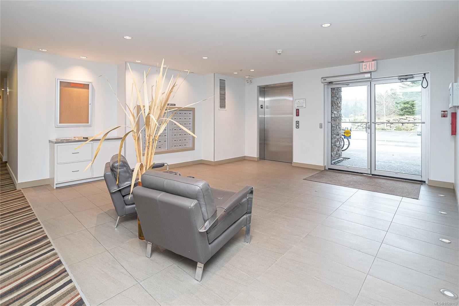 308-286 Wilfert Rd, View Royal, BC - Indoor
