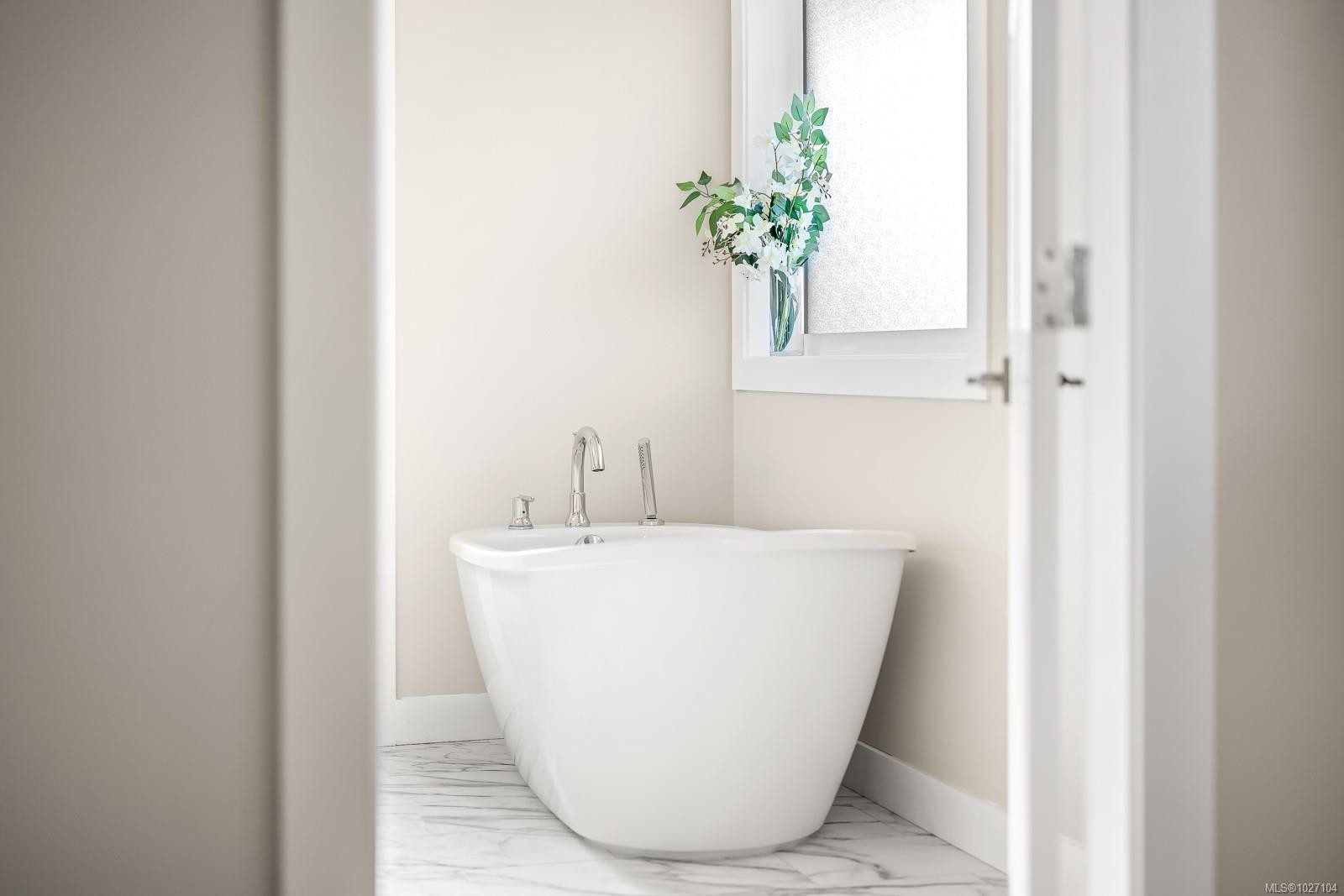 499 Torrence Rd, Comox, BC