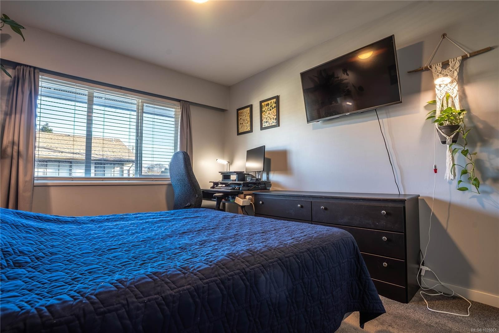 352 Burnside Rd West, Saanich, BC - Indoor Photo Showing Bedroom