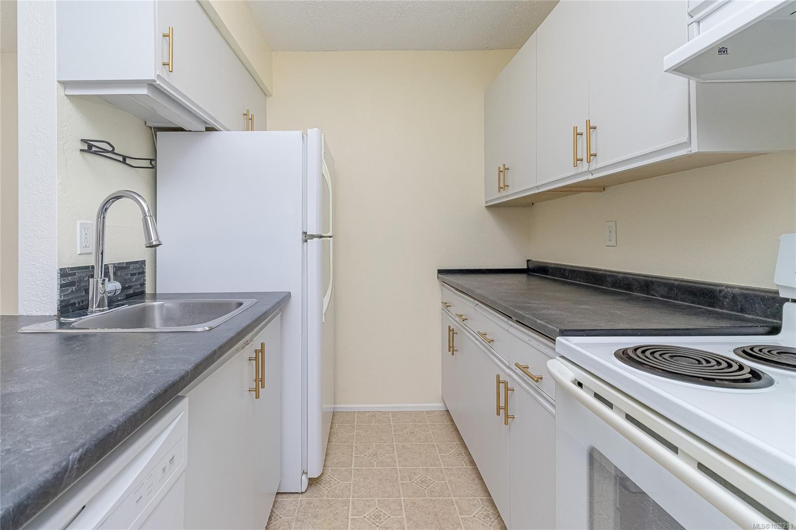 101-9942 Daniel St, Chemainus, BC - Indoor Photo Showing Kitchen