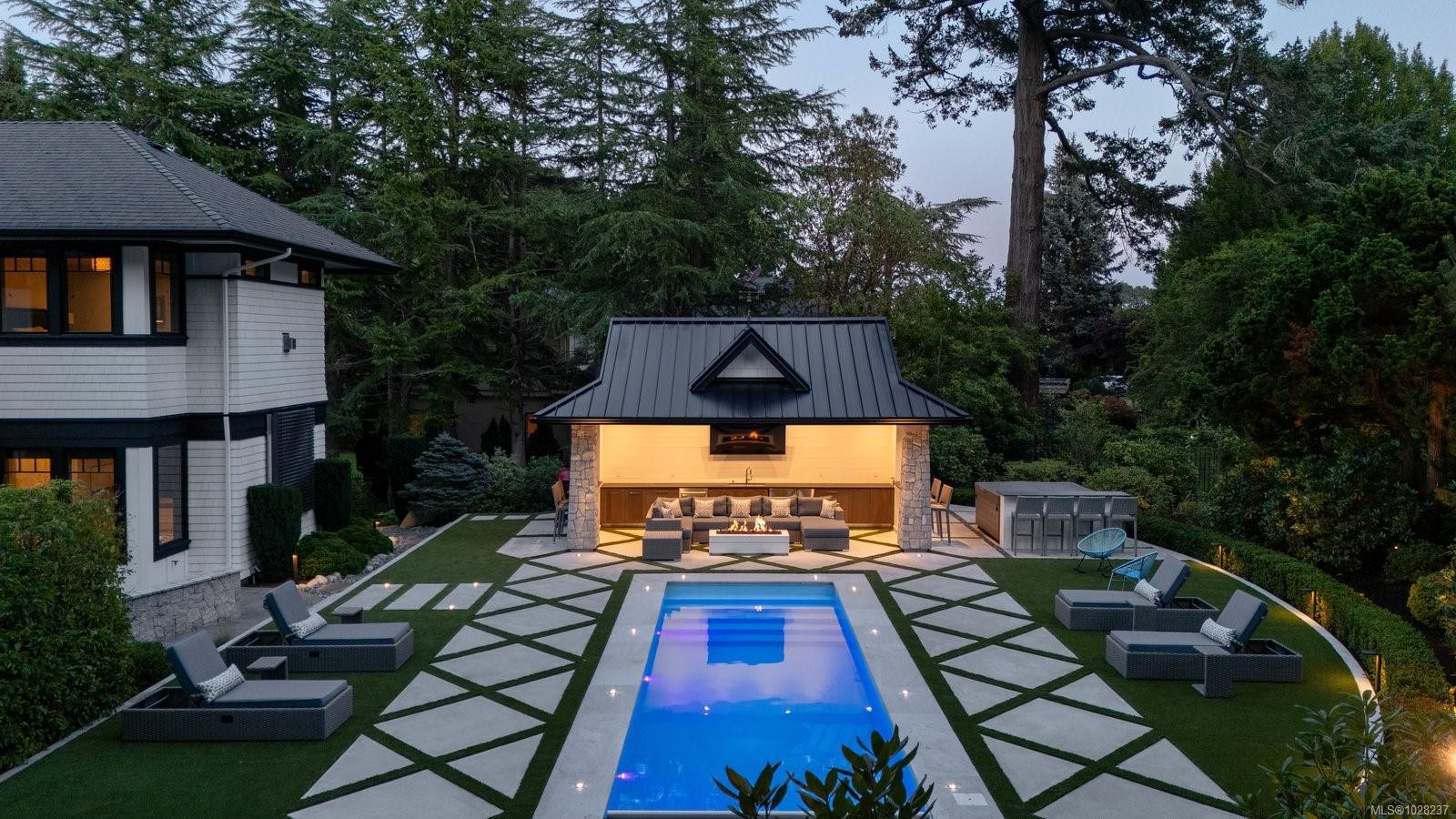 3375 Ripon Rd, Oak Bay, BC