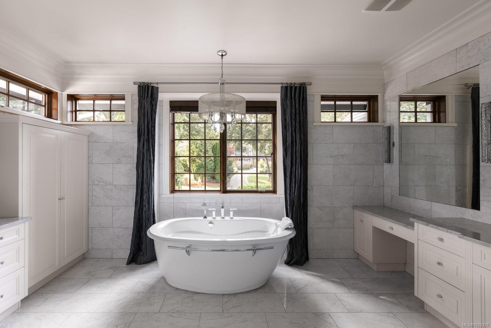 3375 Ripon Rd, Oak Bay, BC