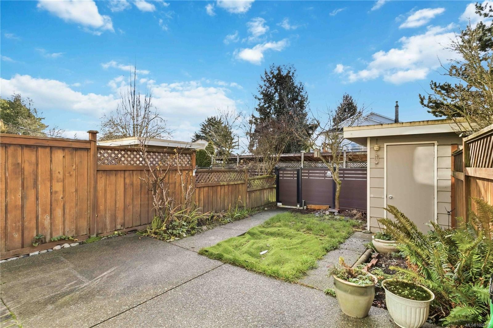 9-10145 Third St, Sidney, BC