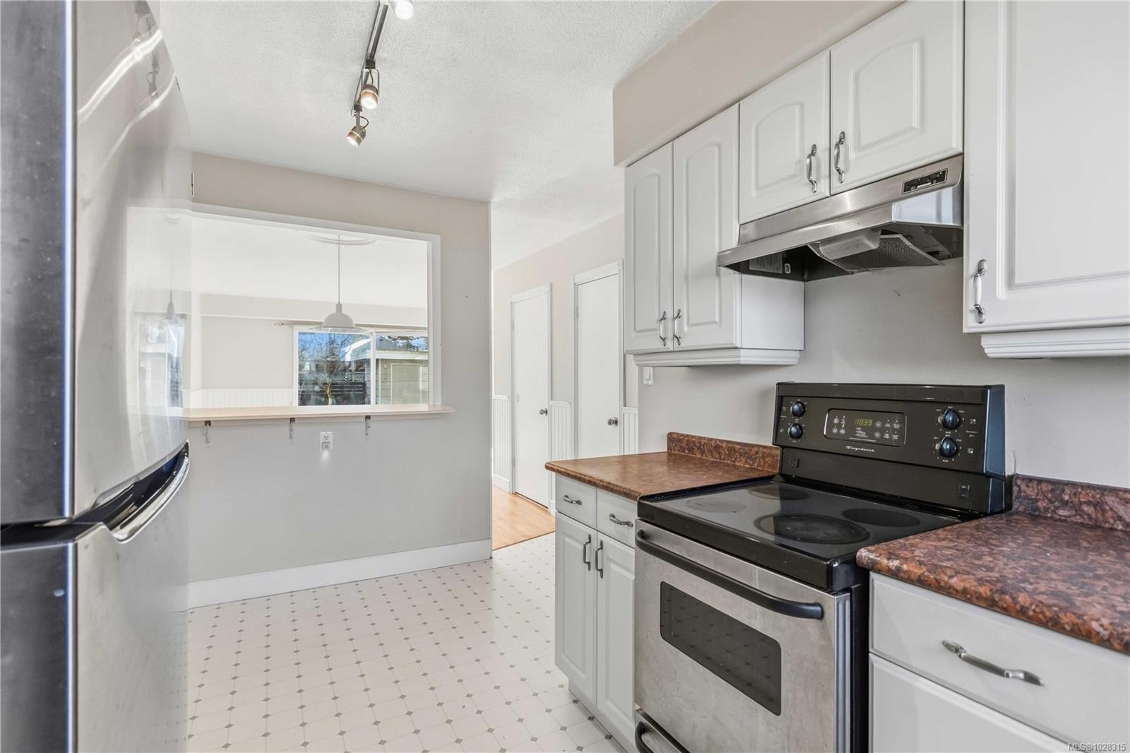 9-10145 Third St, Sidney, BC