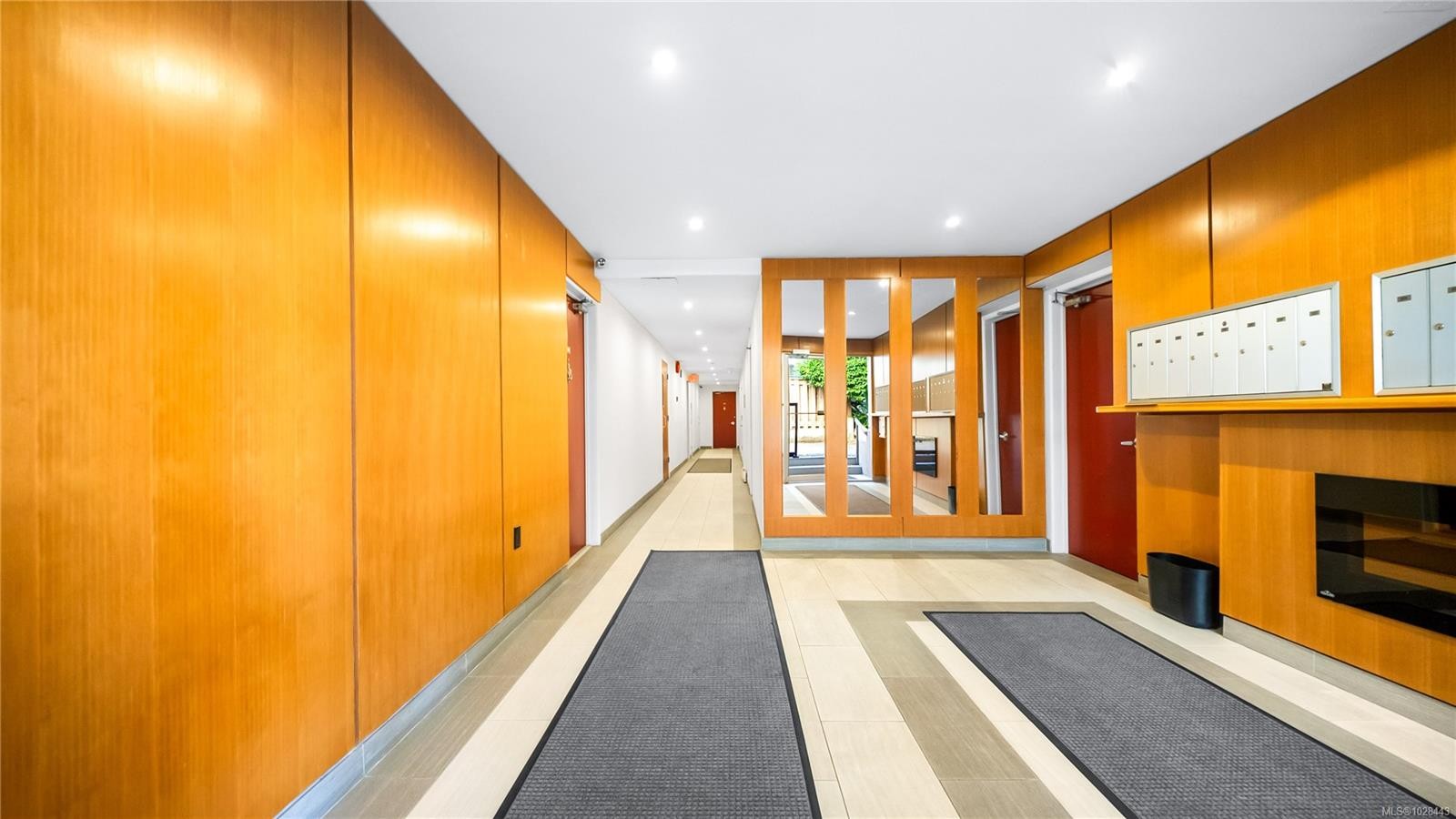 1520 Richmond Ave, Victoria, BC - Indoor Photo Showing Other Room