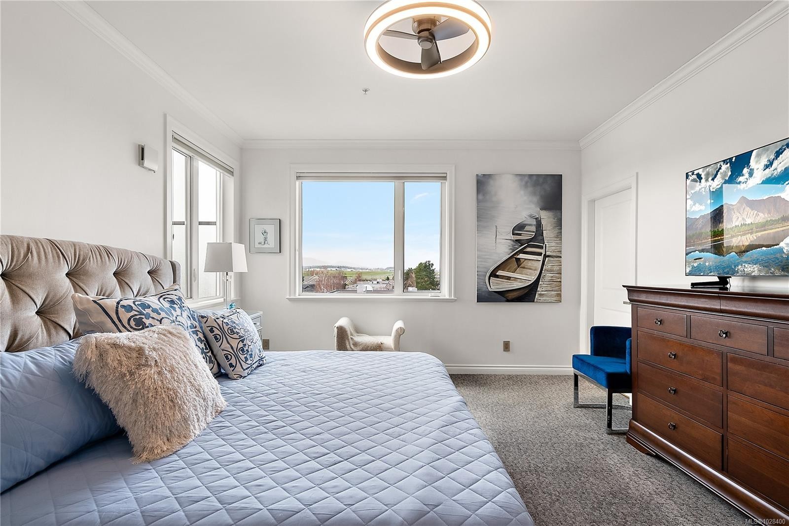 Ph403-2409 Bevan Ave, Sidney, BC - Indoor Photo Showing Bedroom