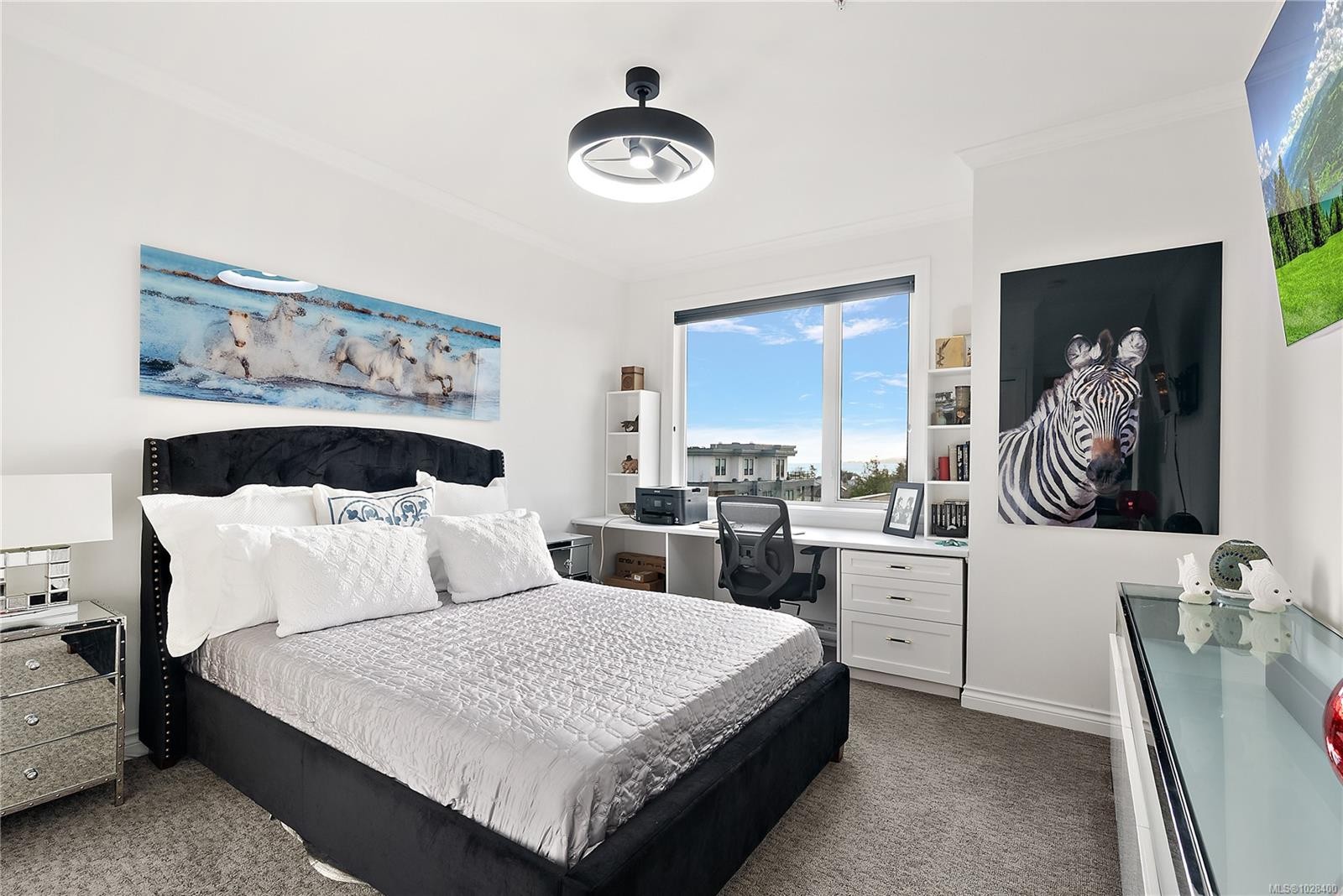 Ph403-2409 Bevan Ave, Sidney, BC - Indoor Photo Showing Bedroom