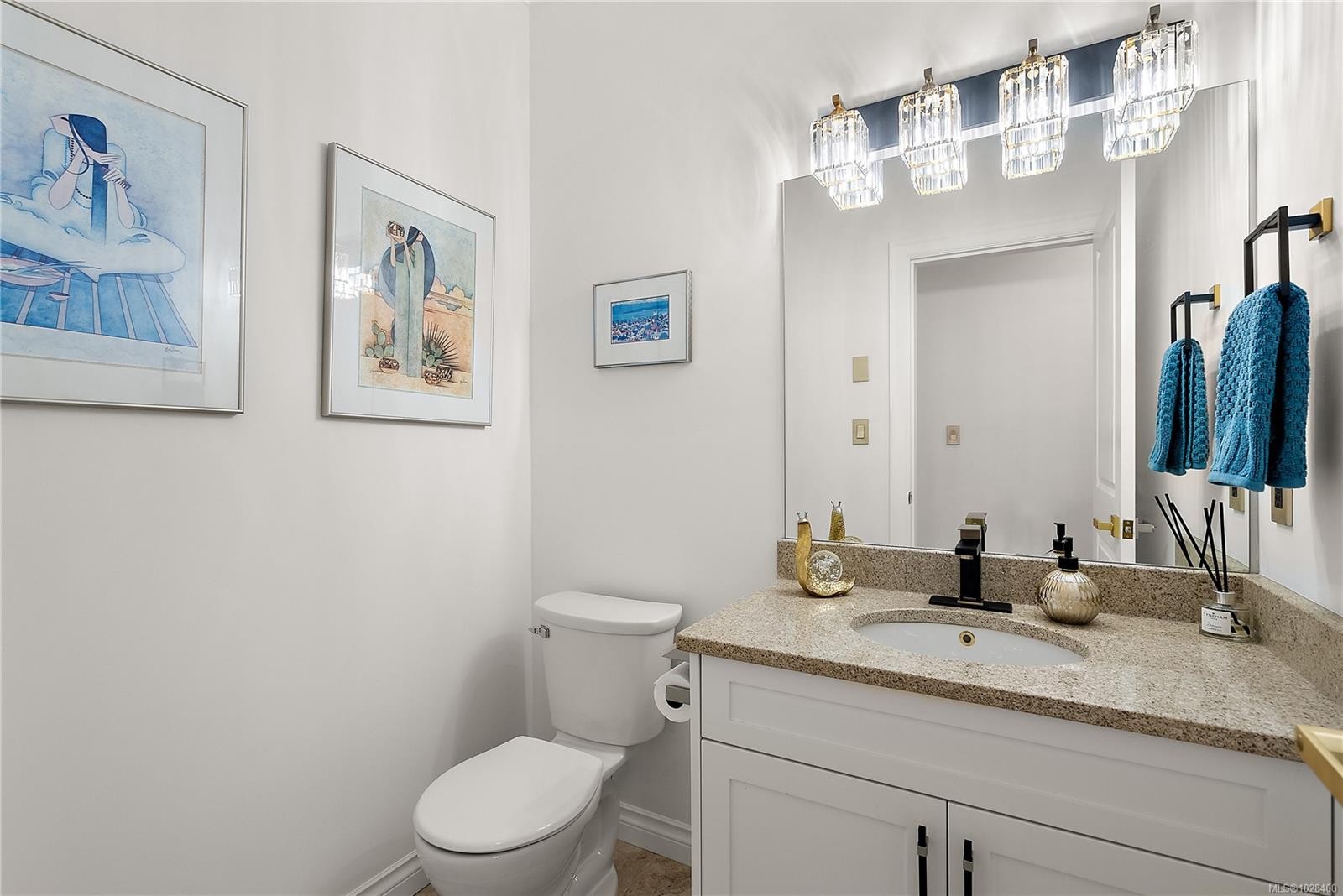 Ph403-2409 Bevan Ave, Sidney, BC - Indoor Photo Showing Bathroom