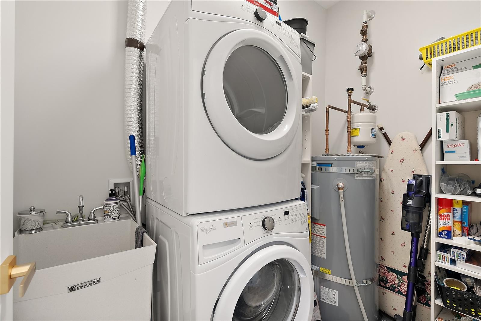 Ph403-2409 Bevan Ave, Sidney, BC - Indoor Photo Showing Laundry Room