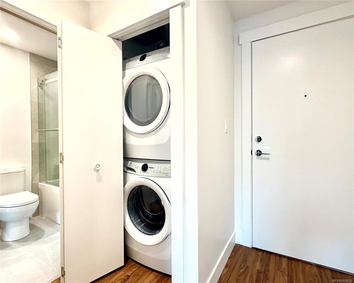 511-6320 Sentinal Dr, Nanaimo, BC - Indoor Photo Showing Laundry Room