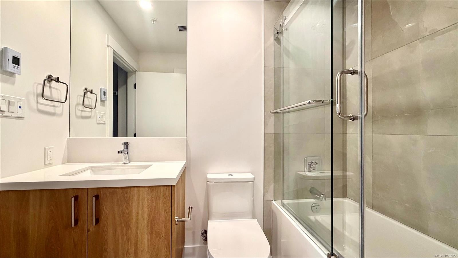 511-6320 Sentinal Dr, Nanaimo, BC - Indoor Photo Showing Bathroom