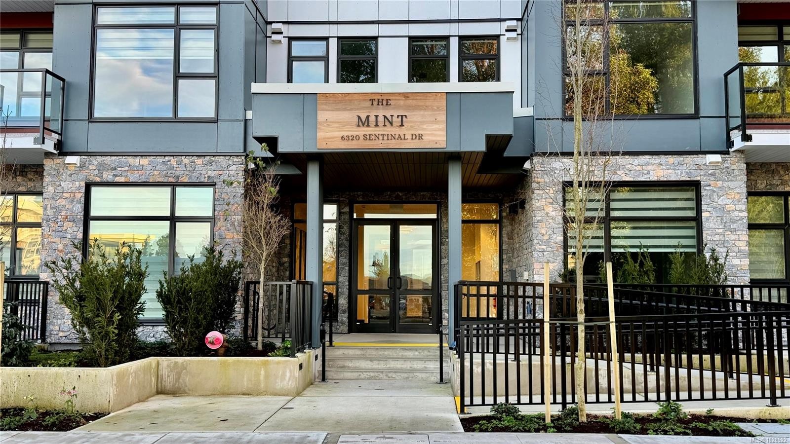 511-6320 Sentinal Dr, Nanaimo, BC - Outdoor With Balcony