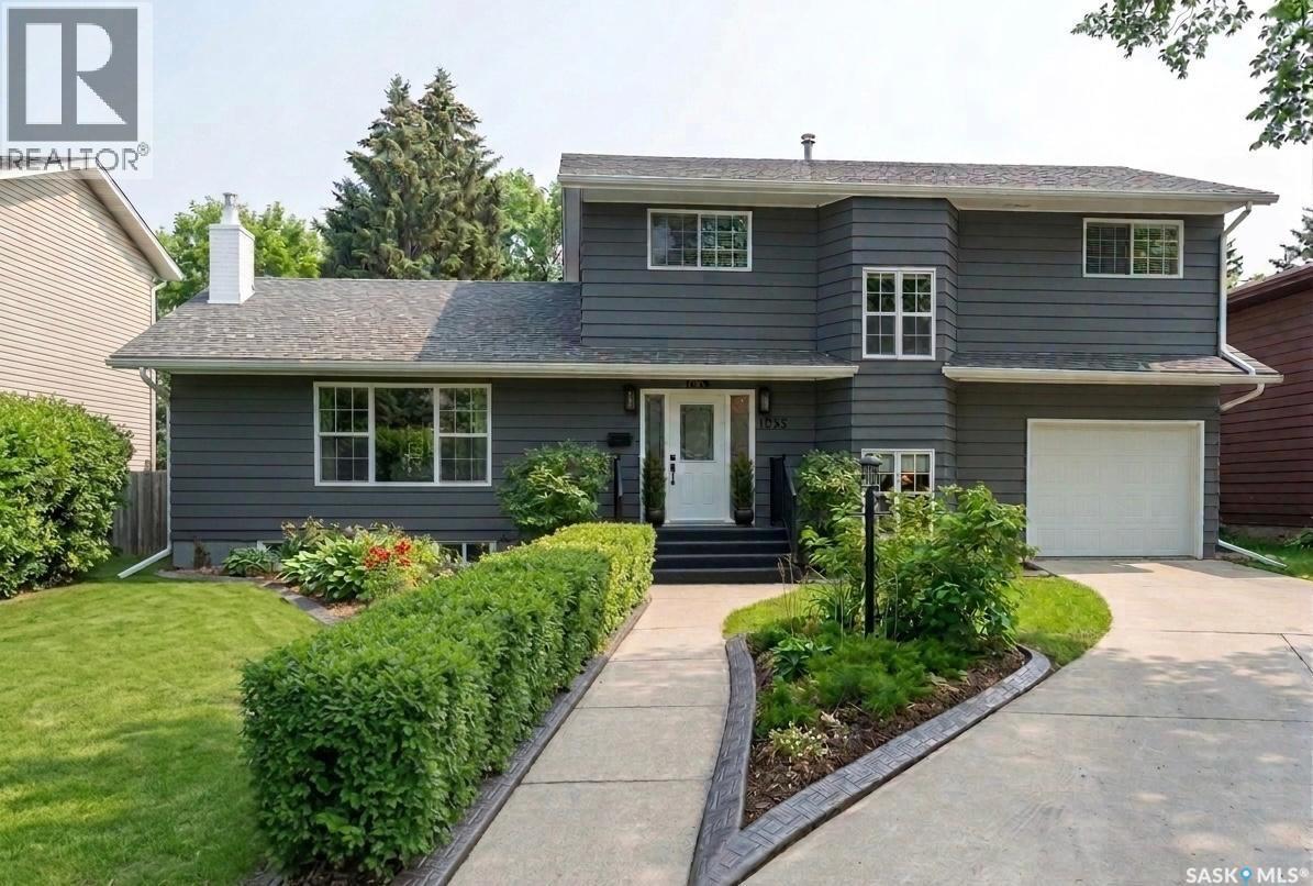 1033 9Th Street E, Saskatoon, SK - Outdoor With Facade