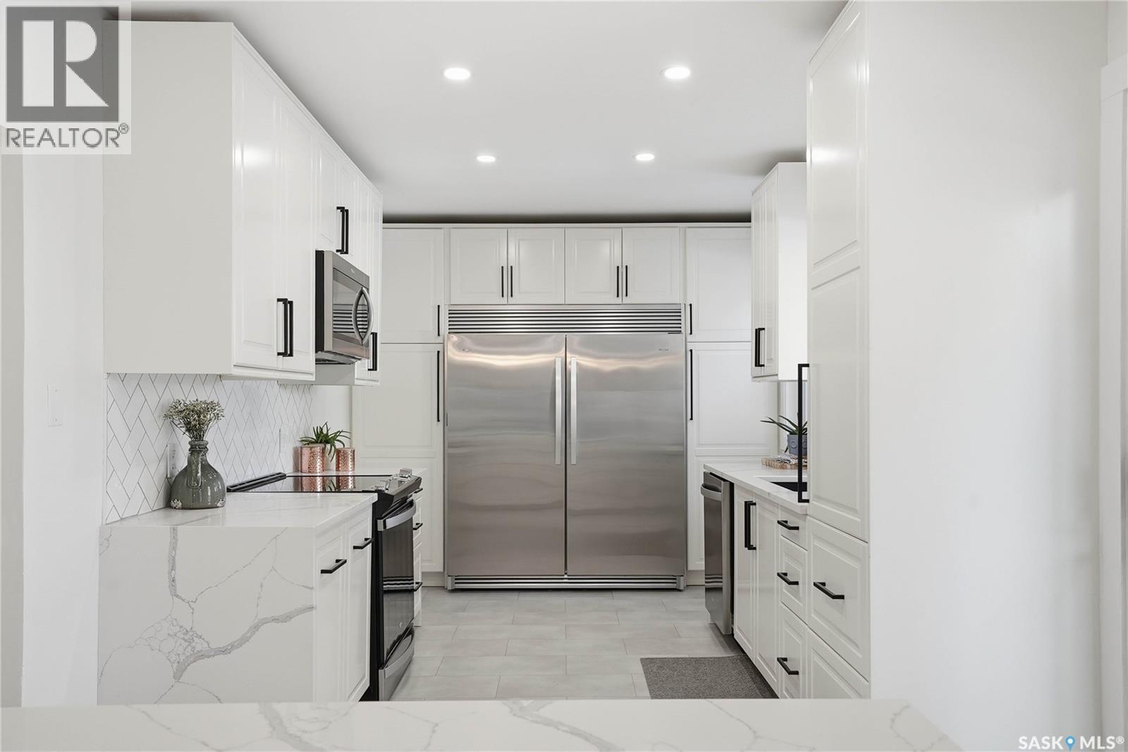 1033 9Th Street E, Saskatoon, SK - Indoor Photo Showing Kitchen