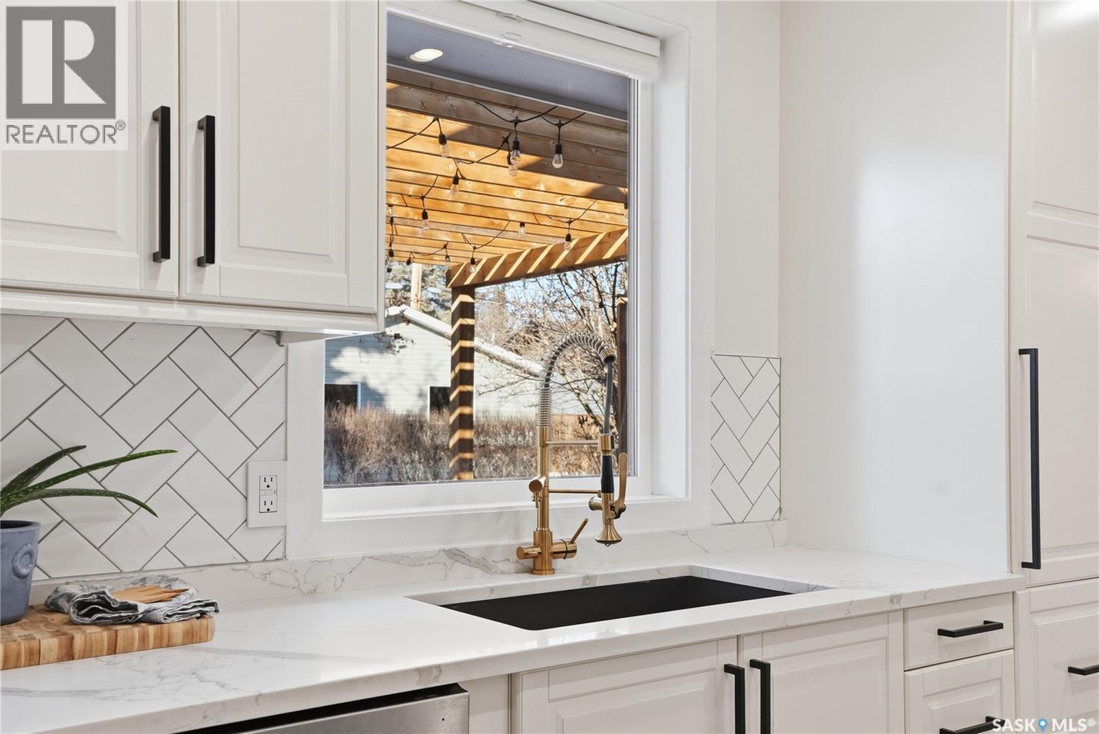 1033 9Th Street E, Saskatoon, SK - Indoor Photo Showing Kitchen