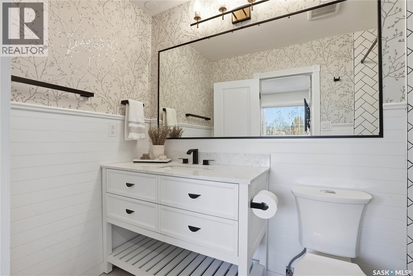 1033 9Th Street E, Saskatoon, SK - Indoor Photo Showing Bathroom