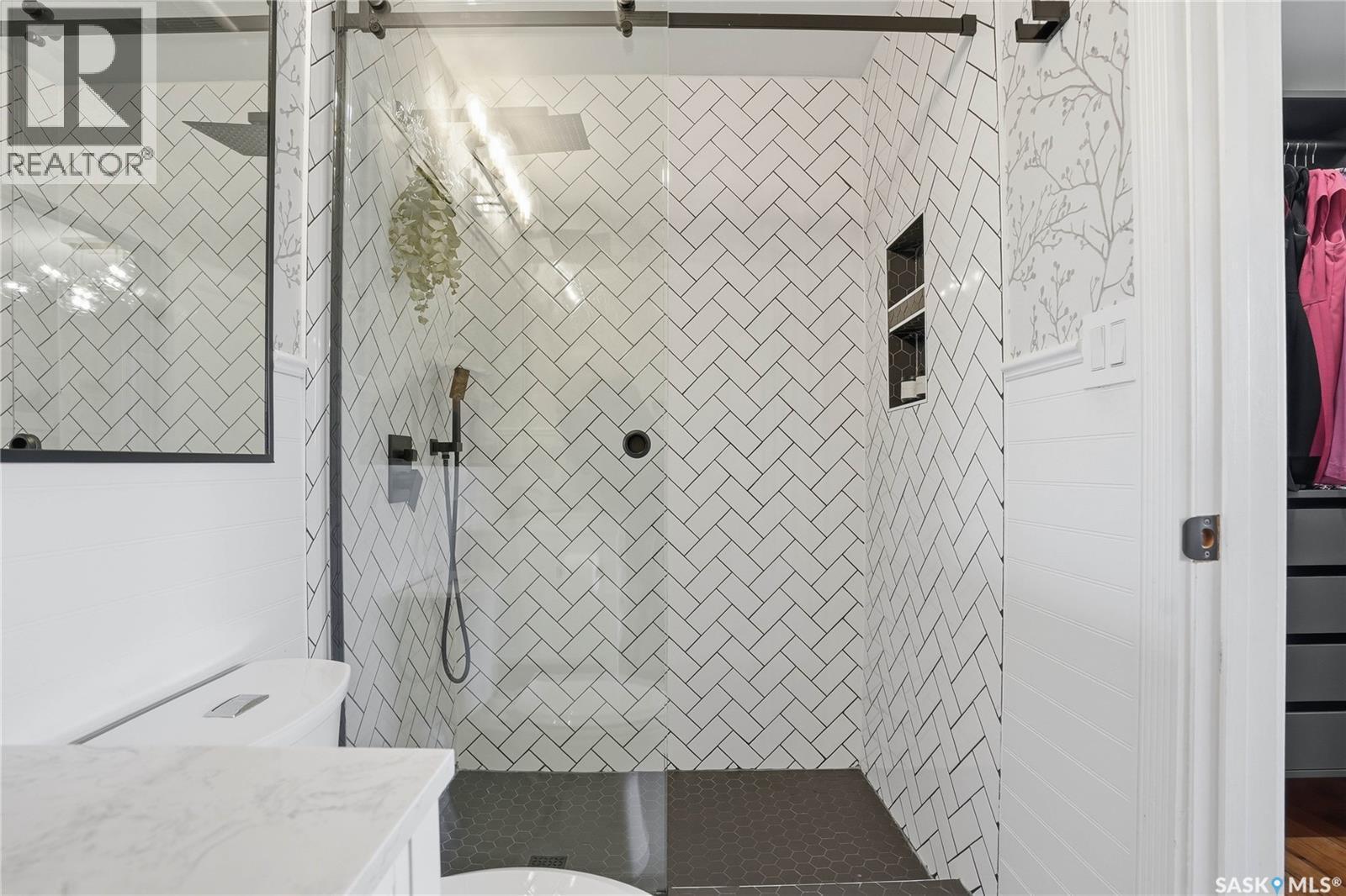 1033 9Th Street E, Saskatoon, SK - Indoor Photo Showing Bathroom