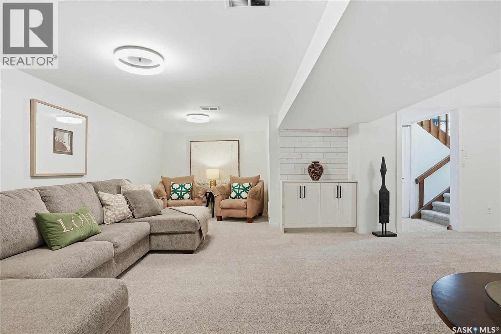 1033 9Th Street E, Saskatoon, SK - Indoor Photo Showing Living Room