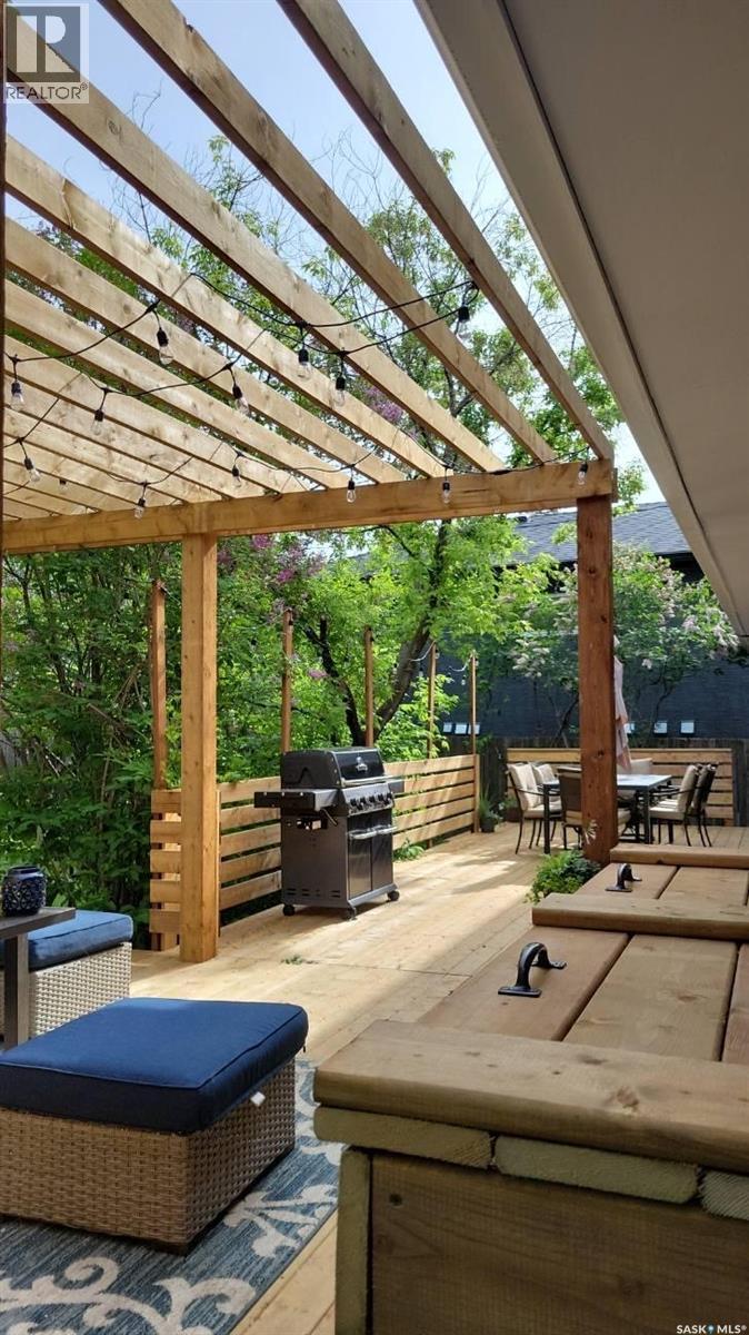 1033 9Th Street E, Saskatoon, SK - Outdoor With Deck Patio Veranda