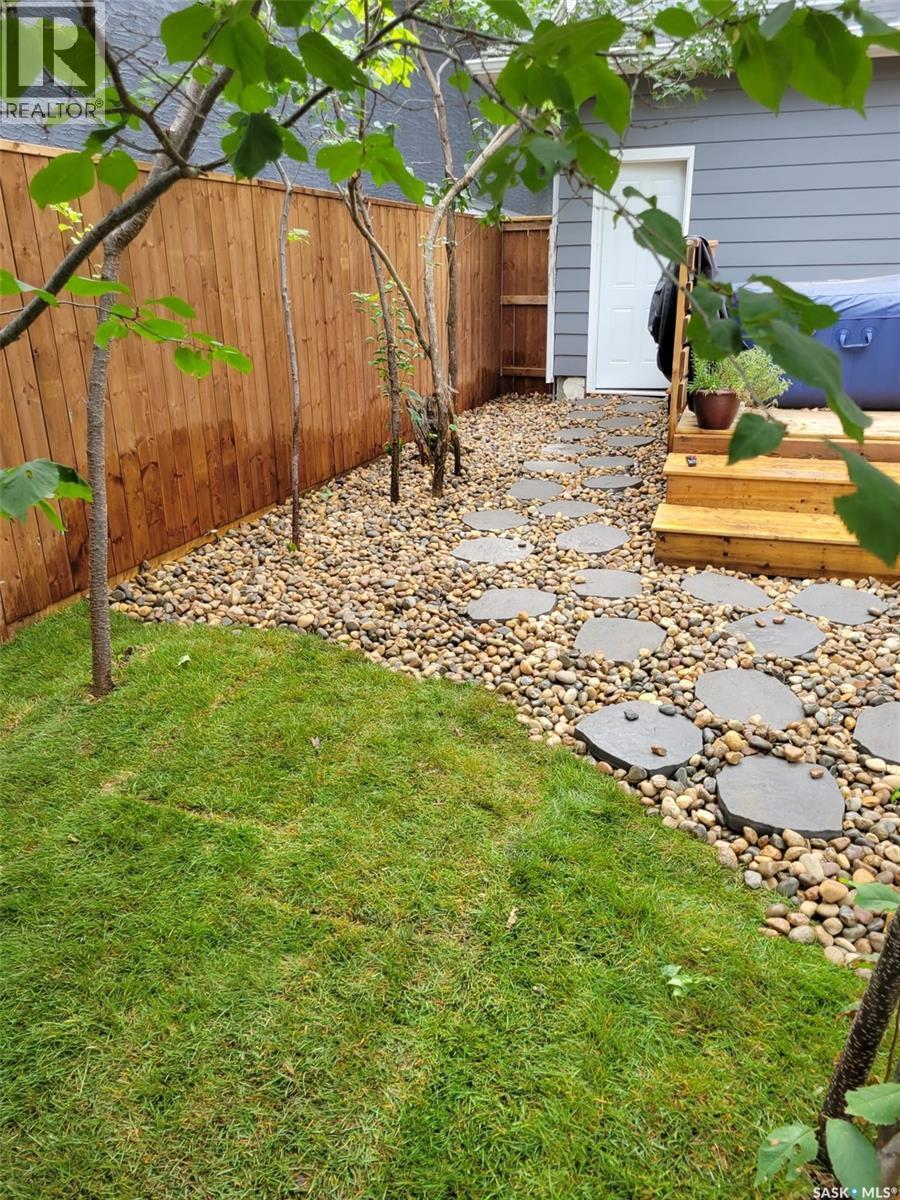 1033 9Th Street E, Saskatoon, SK - Outdoor