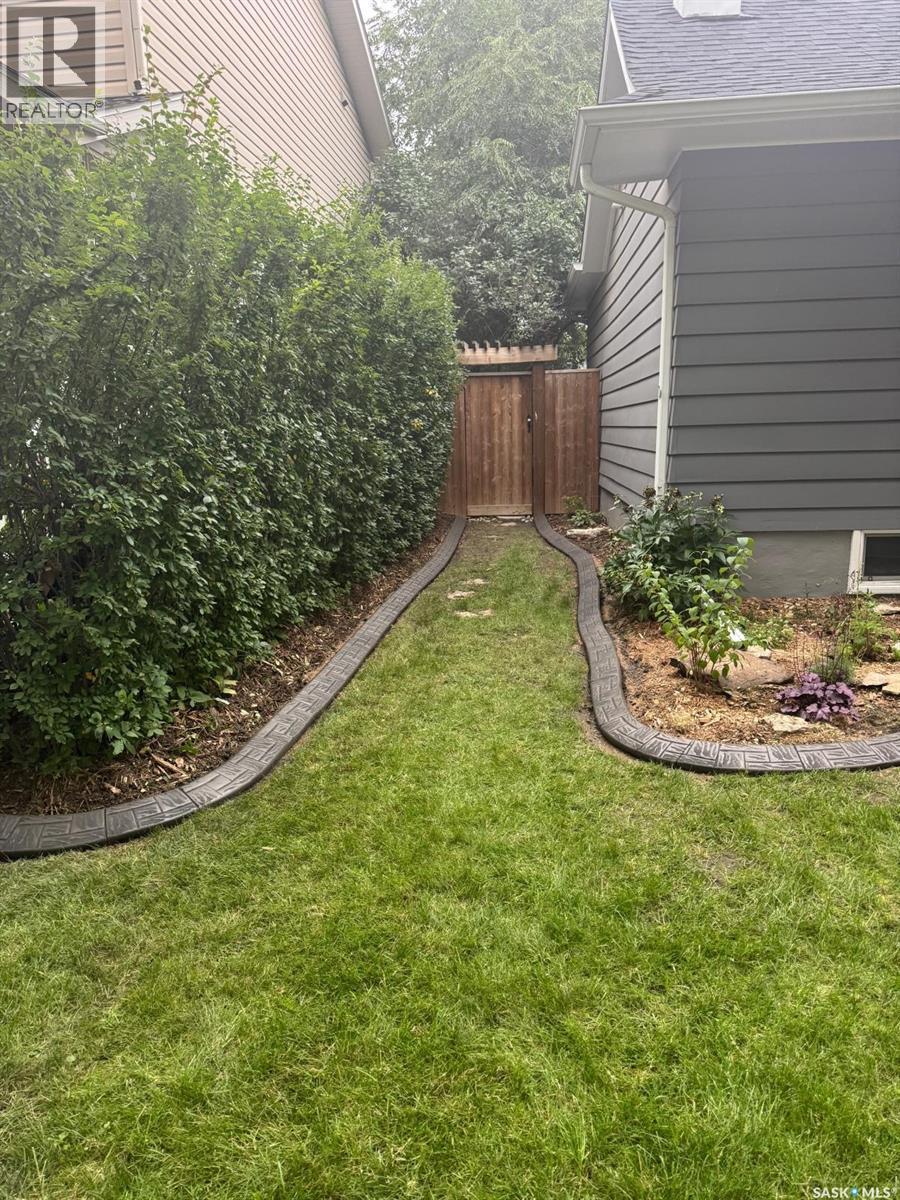 1033 9Th Street E, Saskatoon, SK - Outdoor